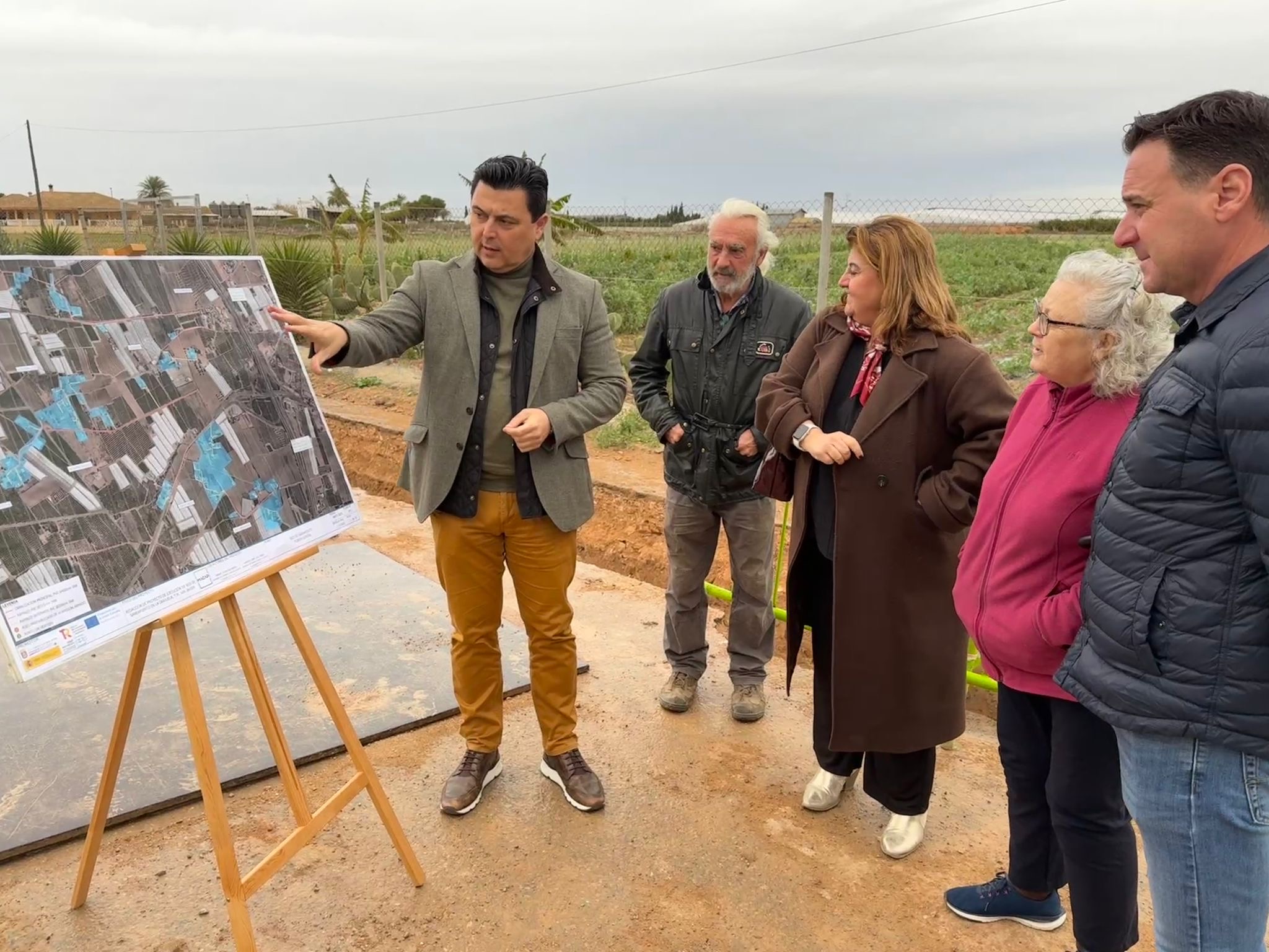 El Ayuntamiento construye una red de saneamiento que dará servicio a ocho diseminados de La Grajuela 